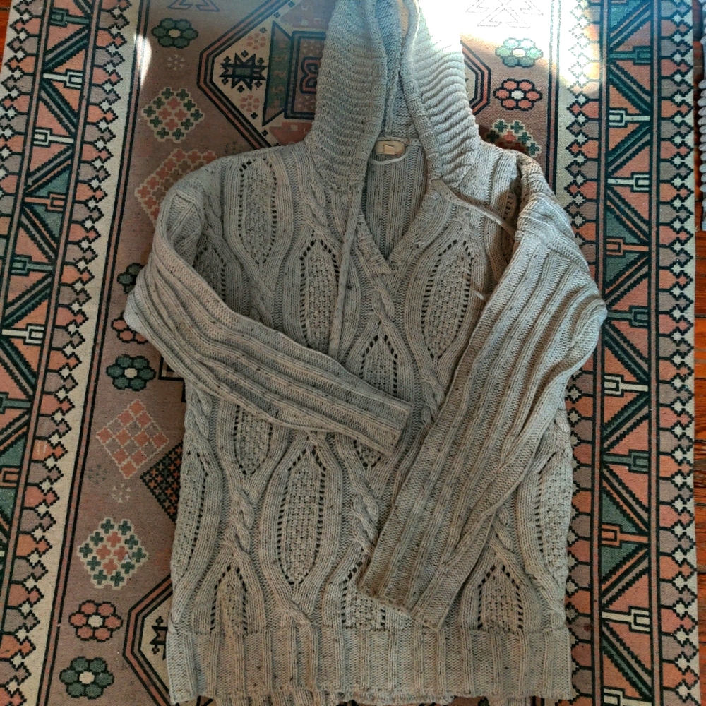Cable knit hoodie by cupio